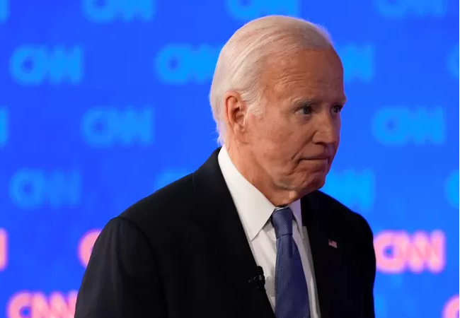 “C’est fini”: les démocrates réfléchiraient à remplacer Joe Biden après sa “défaite embarrassante” lors du débat avec Trump