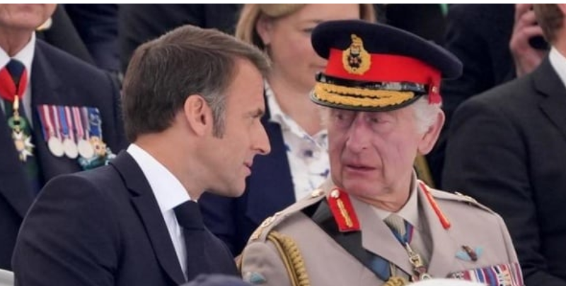 80 ANS DU DÉBARQUEMENT : AVEC 20 MINUTES DE RETARD LORS DES CÉRÉMONIES, EMMANUEL MACRON CHOQUE LES ANGLAIS