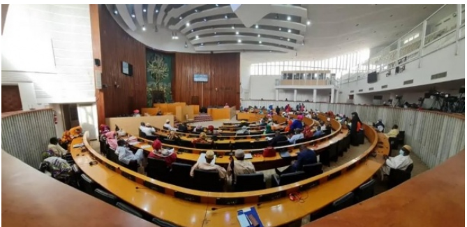 Règlement intérieur de l’Assemblée : les propositions de loi de Abdou Mbacké Dolly et Nafy Diallo jetées à la poubelle pour…