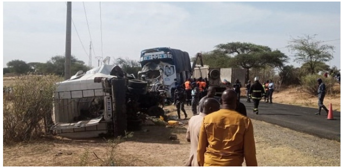 Urgent : onze morts et plusieurs blessés après une collision entre un minibus et un camion