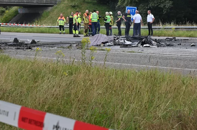 Un petit avion s’écrase sur une autoroute aux Pays-Bas, le pilote est mort