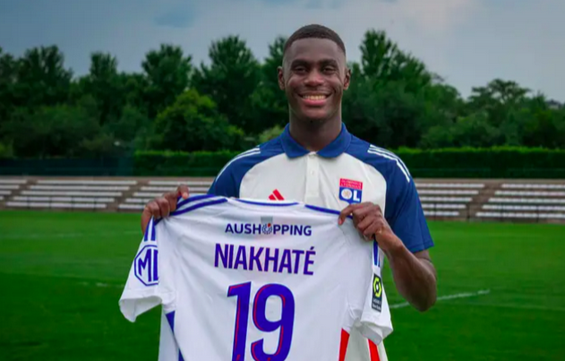 Transfert : Moussa Niakhaté officiellement transféré à Lyon