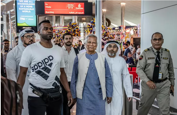 Le prix Nobel de la Paix Muhammad Yunus arrive au Bangladesh pour former un gouvernement