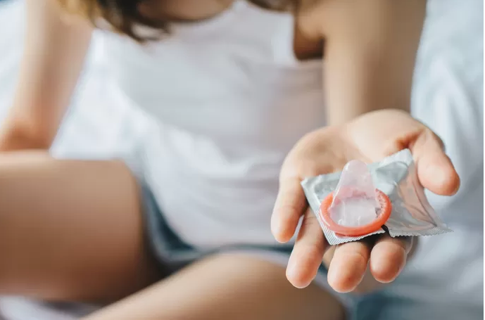 Les jeunes Européens boudent la capote, l’OMS s’inquiète