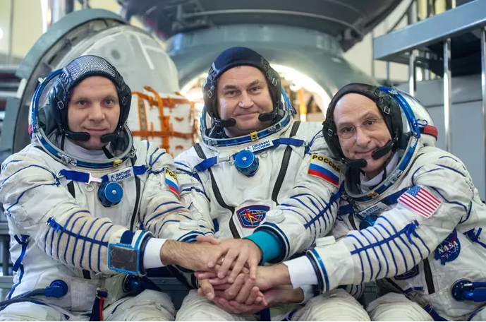 La Nasa retire deux de ses astronautes du prochain vol vers l’ISS