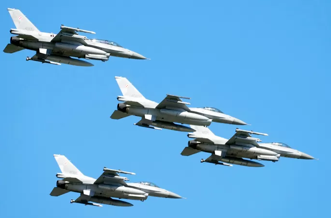 Les premiers F-16 sont arrivés en Ukraine