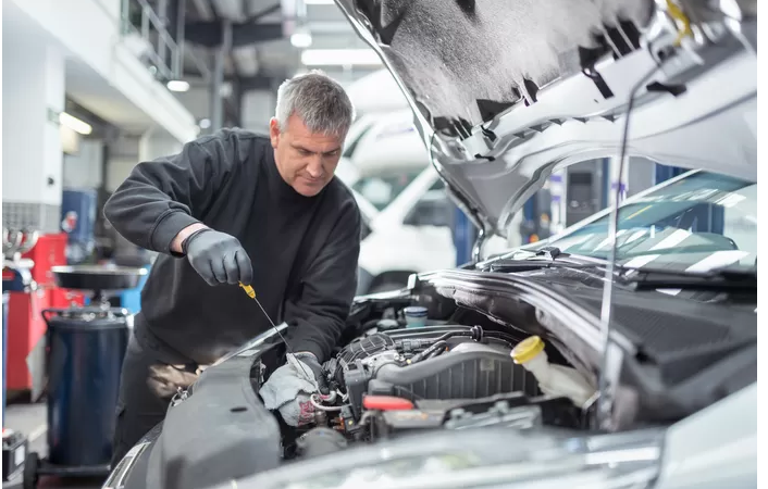 Comment savoir si votre garagiste vous fait payer trop cher l’entretien de votre voiture?