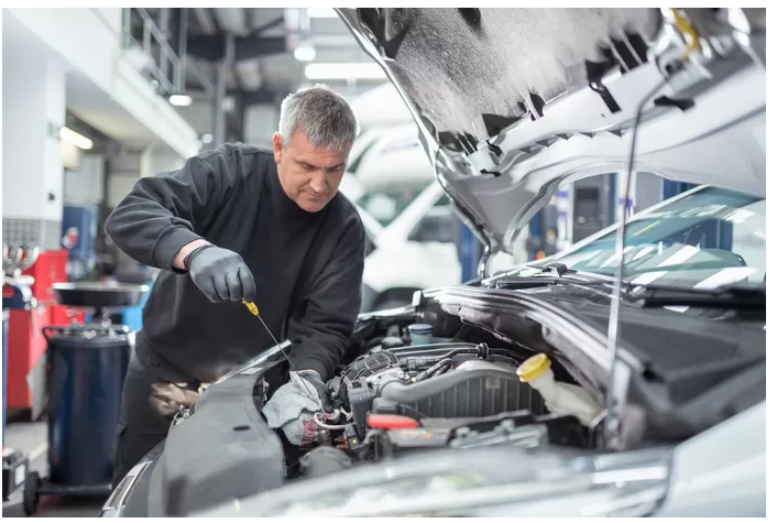 Comment savoir si votre garagiste vous fait payer trop cher l’entretien de votre voiture?