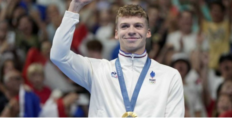 JO 2024 : combien Léon Marchand va-t-il toucher pour ses quatre titres olympiques et sa médaille de bronze avec le relais ?