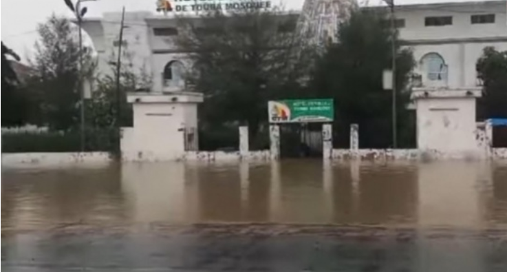 La Mairie de Touba bloquée par les eaux pluviales: Voici les images