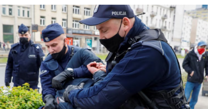 Pologne : un Sénégalais se fait expulser du pays pour avoir fait… caca dans une piscine publique