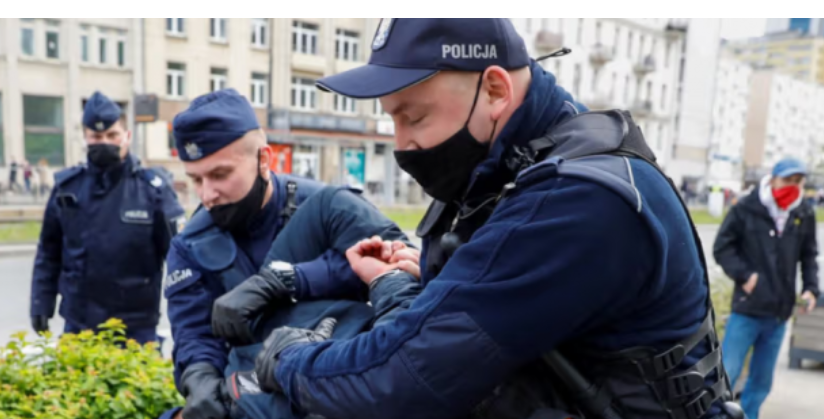 Pologne : un Sénégalais se fait expulser du pays pour avoir fait… caca dans une piscine publique