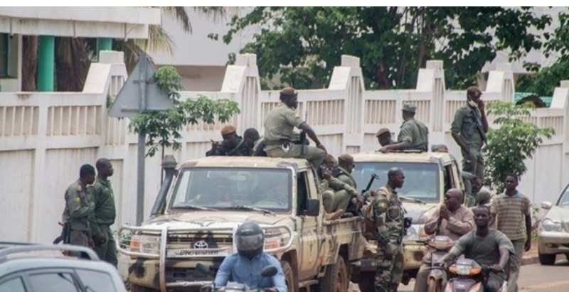 « Coup d’Etat » déjoué au Bénin: deux proches du président envoyés en prison dans l’attente de leur procès