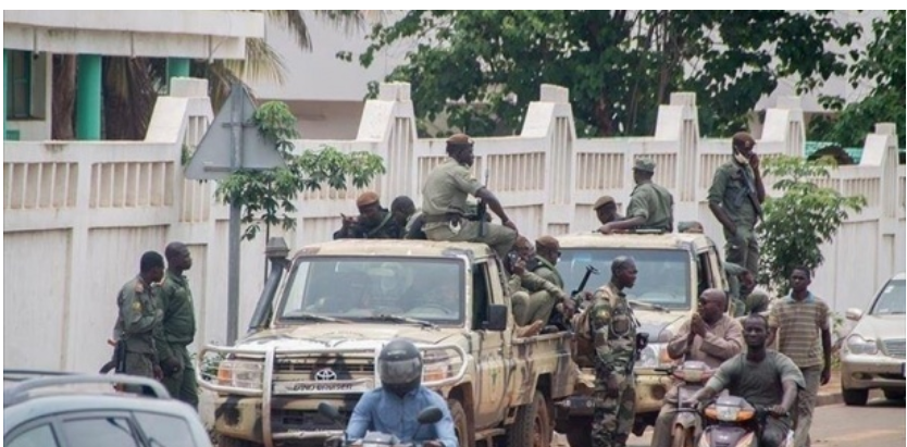 « Coup d’Etat » déjoué au Bénin: deux proches du président envoyés en prison dans l’attente de leur procès