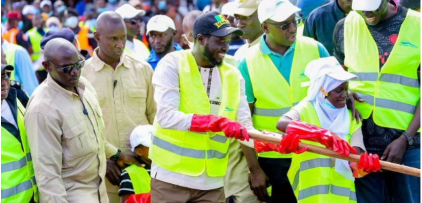 « Sétal Sunu Rèew » consacrée à l’école : Le Président Bassirou Diomaye Diakhar Faye au Lycée Demba Diop de Mbour, Ousmane Sonko à l’université de Ziguinchor