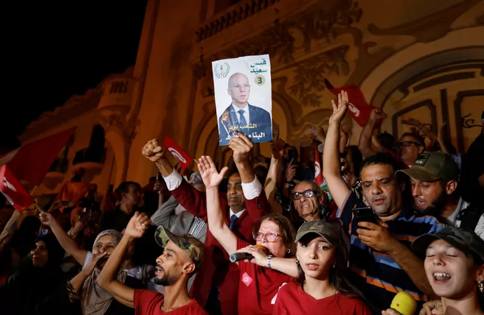 Le président sortant Kais Saied donné vainqueur de la présidentielle en Tunisie