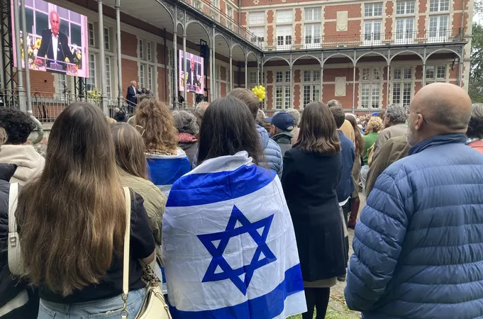 Plus d’un millier de personnes lors d’une cérémonie en hommage aux otages israéliens à Uccle