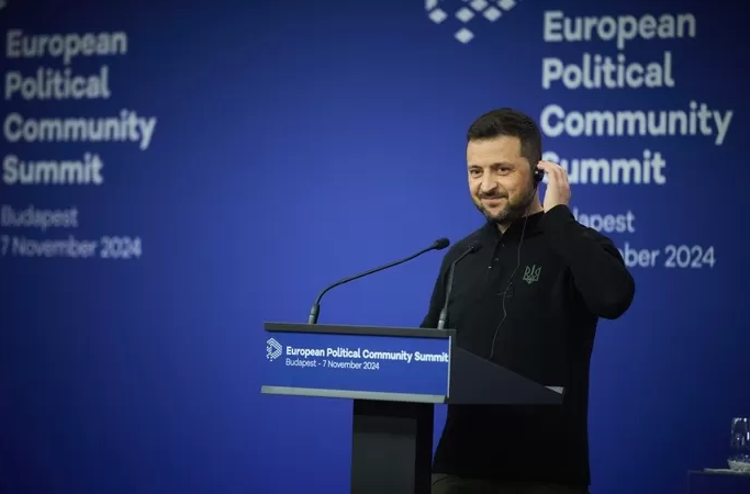 Zelensky veut la fin de la guerre en 2025 par “des moyens diplomatiques”