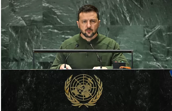 Zelensky appelle la communauté internationale à réagir après le tir d’un nouveau missile balistique hypersonique