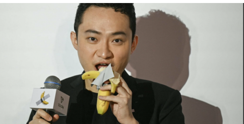 Il mange la banane… qu’il a achetée 6 millions d’euros