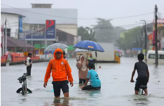 Neuf morts et plus de 13.000 déplacés après les inondations en Thaïlande