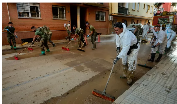 Un mois après les inondations en Espagne, les sinistrés peinent à redresser la têteUn mois après les inondations en Espagne, les sinistrés peinent à redresser la tête