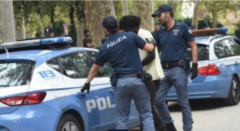 Italie : un Sénégalais tente de tuer un policier, le film de l’agression