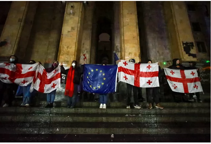 La mobilisation pro-européenne ne faiblit pas en Géorgie: quatrième nuit de manifestations