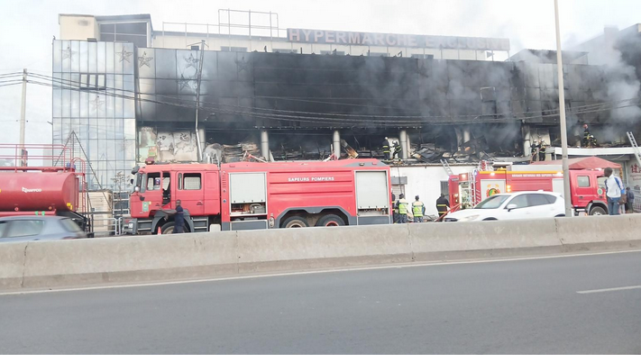 Incendie dévastateur au magasin Hyper marché Exclusive de Yoff