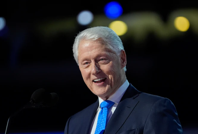 L’ancien président américain Bill Clinton hospitalisé pour une fièvre