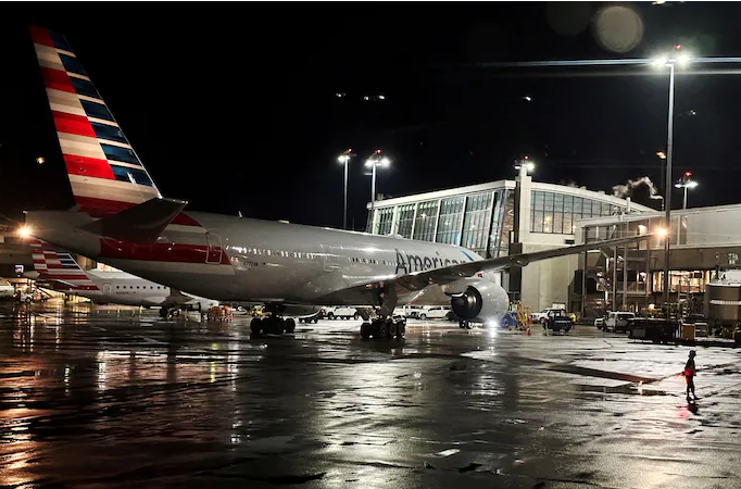 Les vols American Airlines suspendus aux États-Unis pour “problèmes techniques” à la veille de Noël