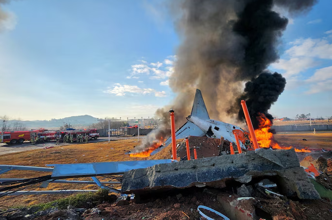 Crash d’un avion en Corée du Sud: “Un mur de béton à cet endroit, c’est presque criminel”