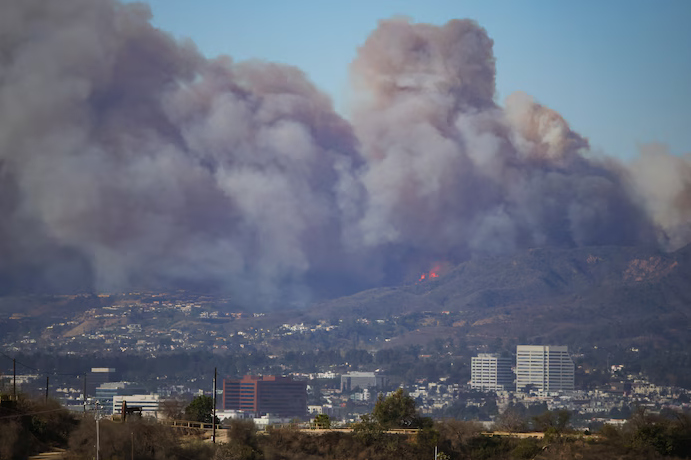 “Un danger mortel”: un impressionnant incendie menace Los Angeles