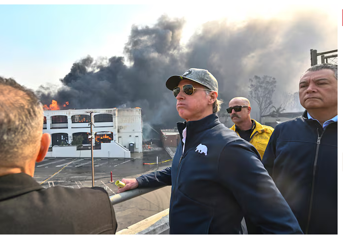 Elon Musk dénonce la mauvaise gestion des incendies en Californie, le gouverneur parle de “mensonges”