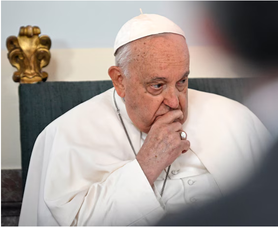 “Je suis un pécheur”: le pape François raconte son enfance et le pouvoir dans une autobiographie