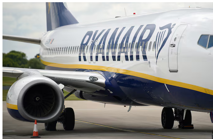 Il prétend être diplomate à l’ONU et exige un meilleur siège: un passager expulsé d’un vol Ryanair