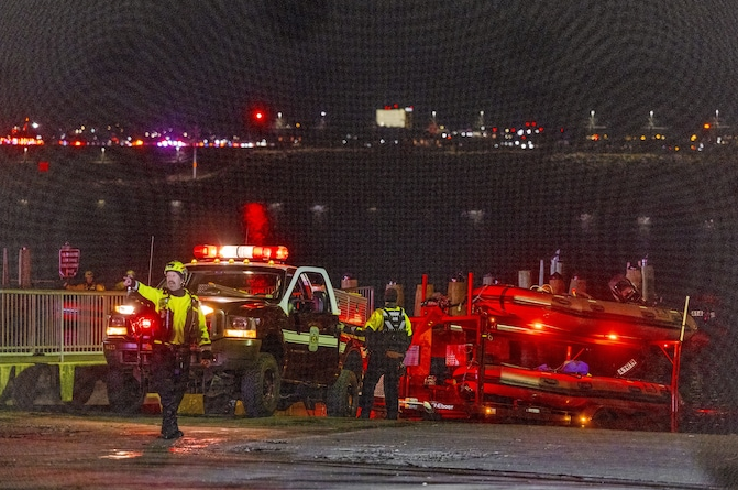 Crash aérien à Washington: un avion de ligne percute un hélicoptère, 18 corps déjà retrouvés