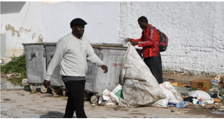 « Je porte ma croix »: en Tunisie, des migrants d’Afrique subsaharienne livrés à eux-mêmes