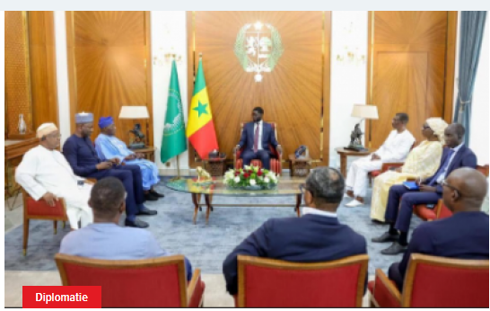 Audiences au palais : Olusegun Obasanjo et Louise Mushikiwabo reçus par le Chef de l’État, Bassirou Diomaye D. Faye