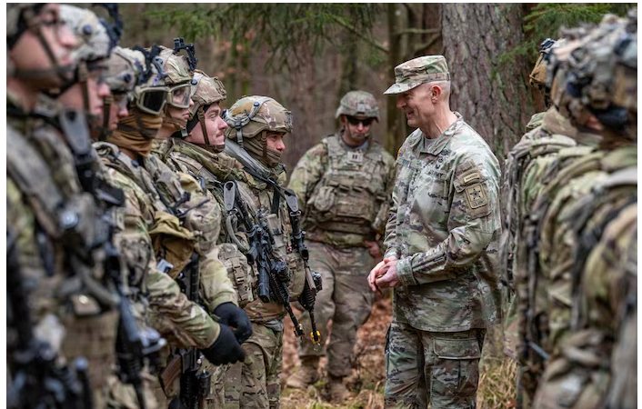 Les États-Unis vont expulser les personnes trans de l’armée, sauf dérogation