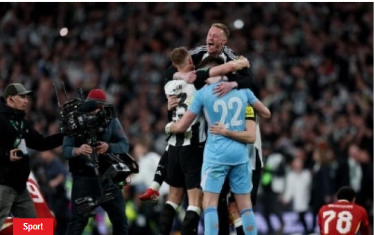 Newcastle bat Liverpool (2-1) en coupe de la Ligue, son 1er trophée national en 70 ans