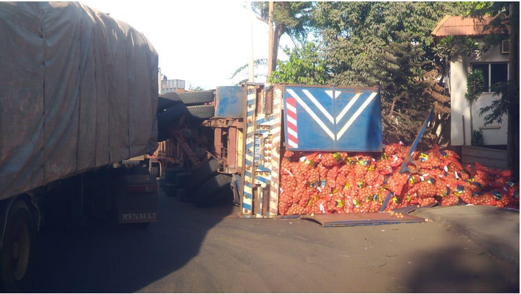 15ᵉ camion renversé : Le rond-point de tableau ferraille à Yarakh, bête noire des gros porteurs