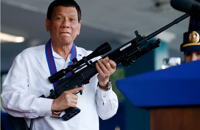 L’ex-président philippin Rodrigo Duterte arrêté pour “crime contre l’humanité”